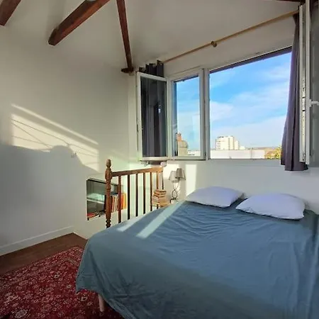 Duplex Gare St Jean Apartment *